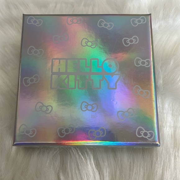 🆕 Hello Kitty Heart Dangle Drop Earrings Rhinestone - Picture 3 of 3